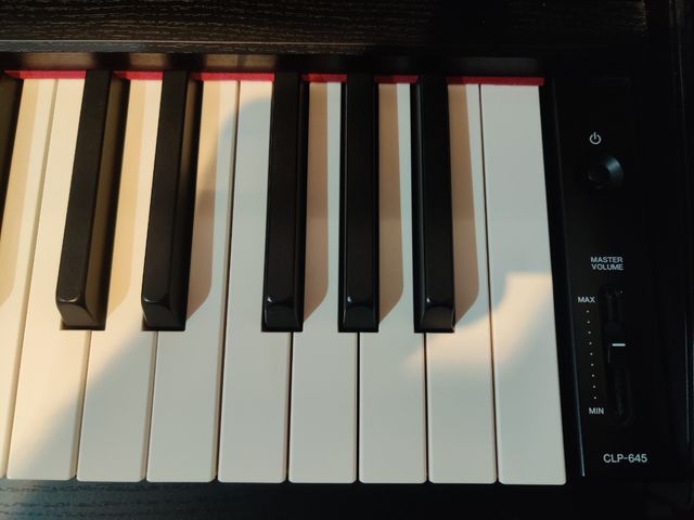Yamaha Clavinova CLP-645 Piano Digital