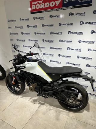 REESTRENO - HUSQVARNA VITPILEN 125