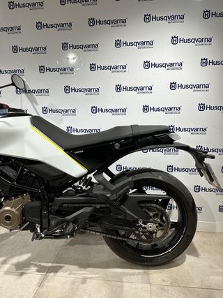 REESTRENO - HUSQVARNA VITPILEN 125