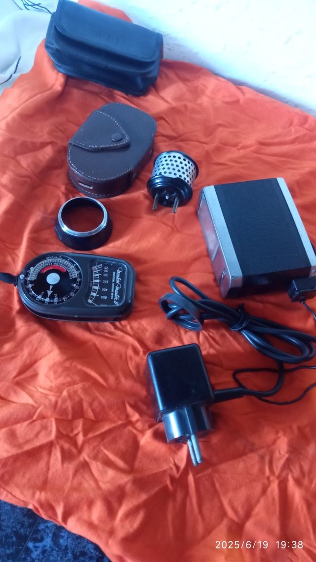 Exposímetro Weston Master y flas Metz