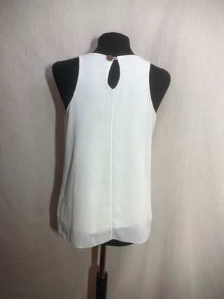 Blusa blanca sin mangas
