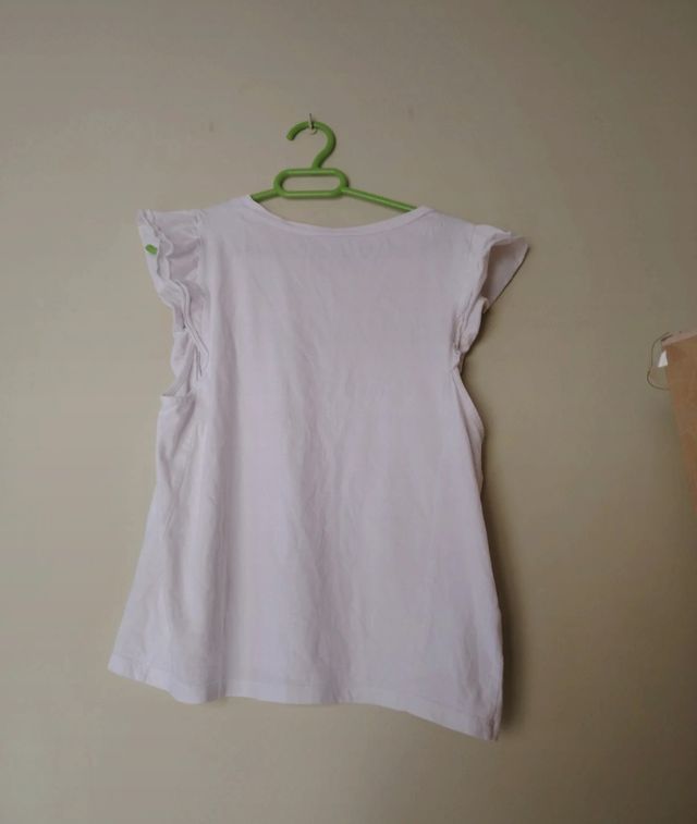 Maglietta bianca a spalla