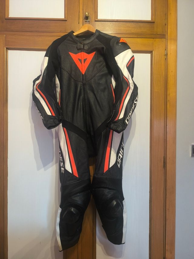 Mono Dainese Piel Talla 46 perfecto estado !