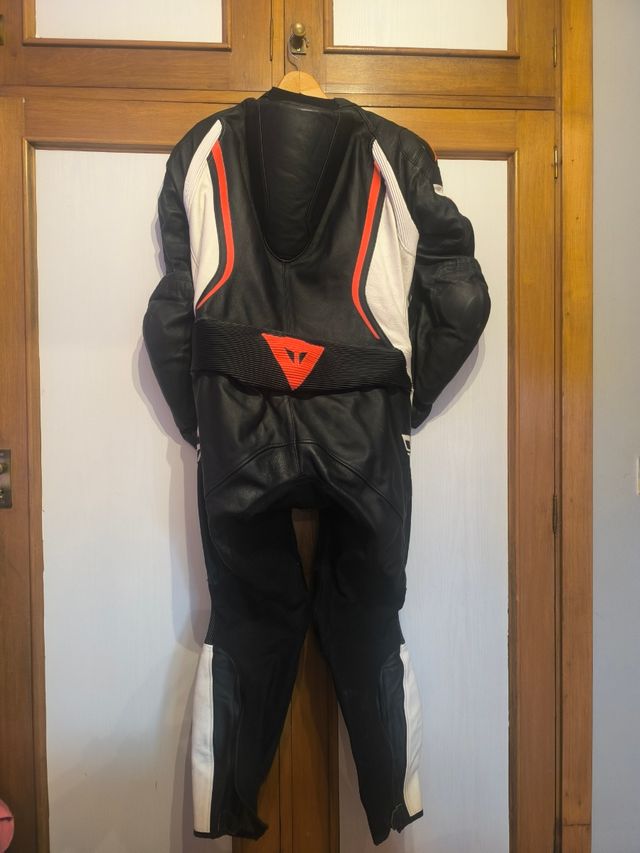 Mono Dainese Piel Talla 46 perfecto estado !