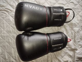 Kit guantes de boxeo y espinilleras