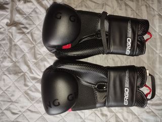 Kit guantes de boxeo y espinilleras