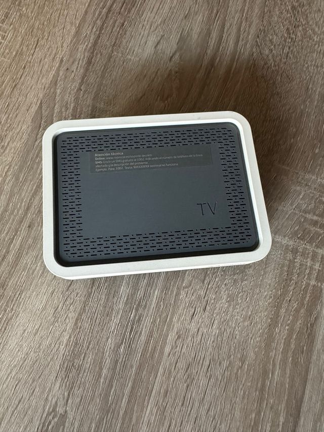 Decodificador Movistar UHD + router Fibra