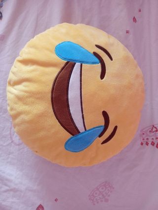 Cojín emoticono risa