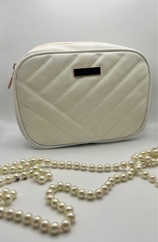 Bolso blanco pequeño acolchado