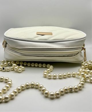 Bolso blanco pequeño acolchado