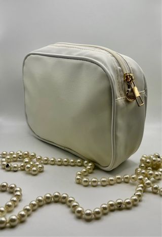 Bolso blanco pequeño acolchado