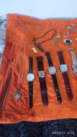Relojes y bisutería