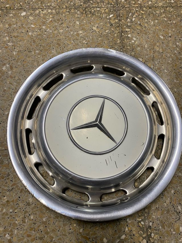 Tapacubos Mercedes Benz clásicos