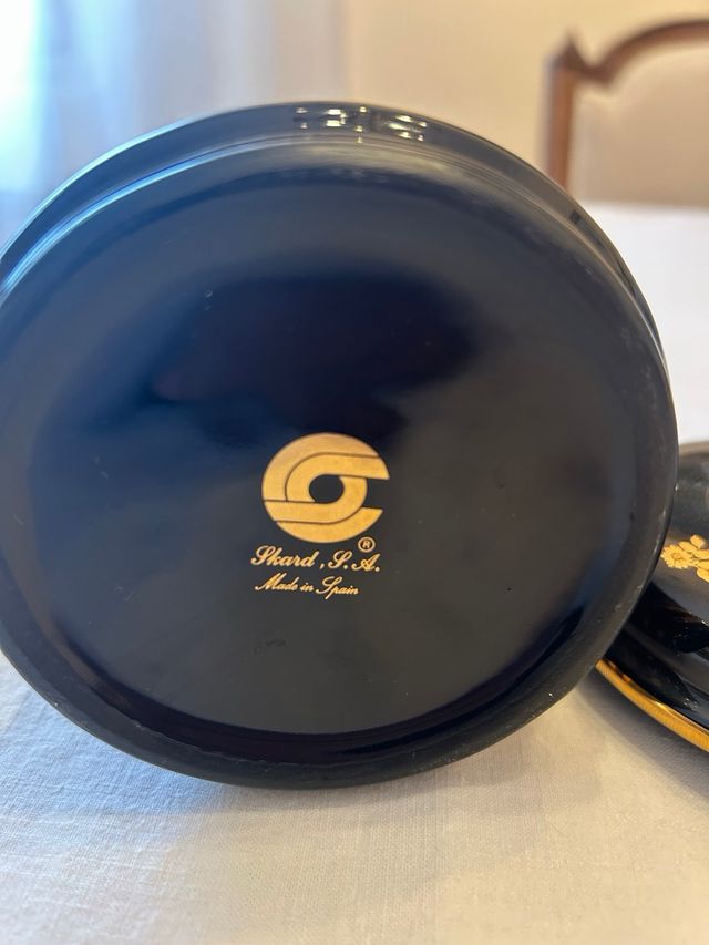 Bombonera Skard, S.A. azul y dorada