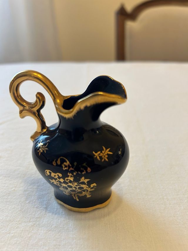 Limoges, Jarrita azul y oro