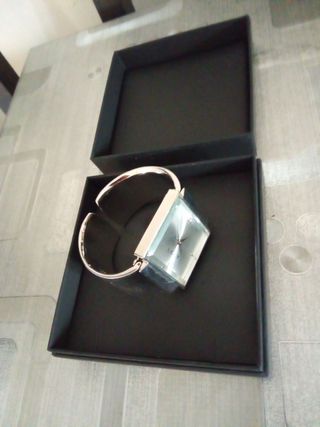 Reloj LCLT mujer. Plata y blanco nuevo. Paris 2024