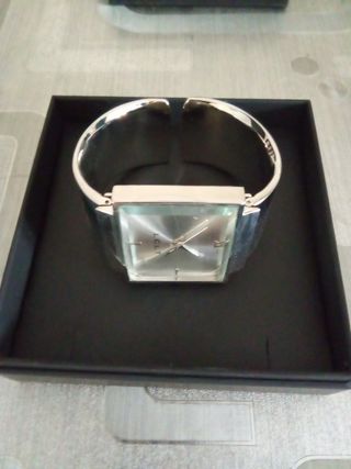 Reloj LCLT mujer. Plata y blanco nuevo. Paris 2024