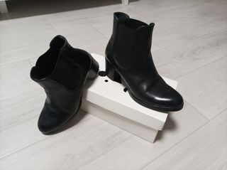 Botines negros mujer tacón bajo  Marca Oxyd