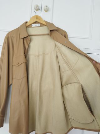 Chaqueta camisera marrón claro oversize