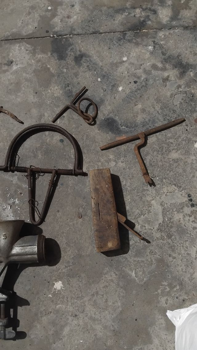 Antiguedades: Molinillo y herramientas