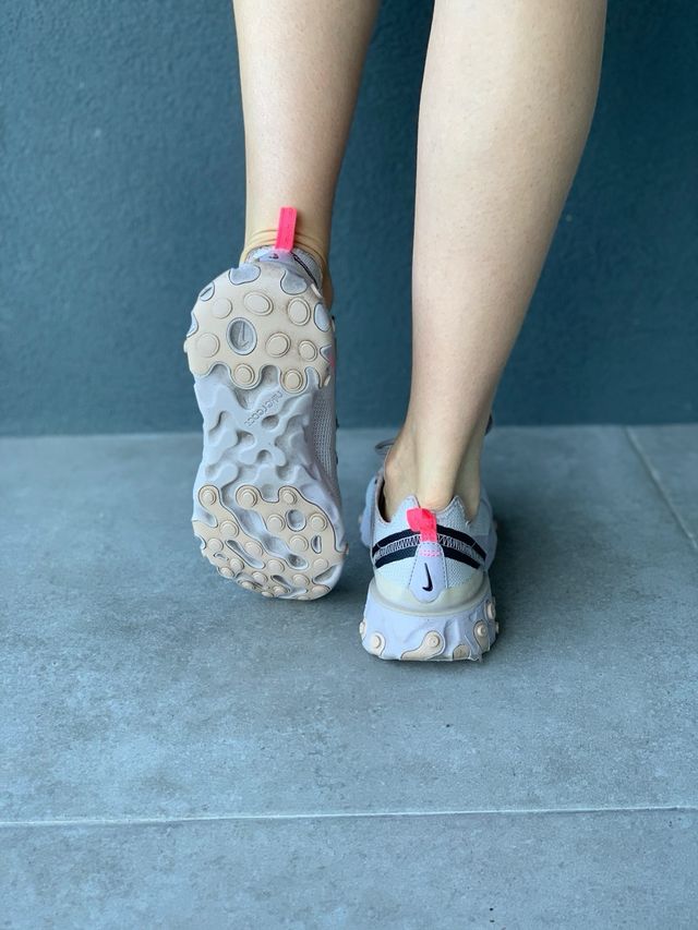 Nike React - Tênis Cinza e Rosa