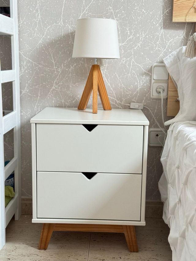 Lámpara madera estilo nórdico de mesita de noche