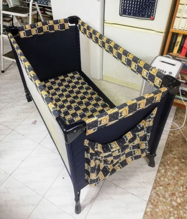 Cuna plegable bebé.