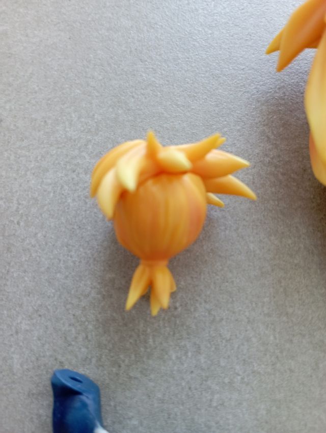 Cabezas y pelo Goku y Trunks. SH Figuarts.