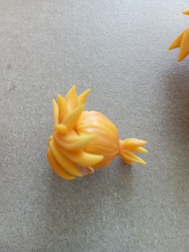 Cabezas y pelo Goku y Trunks. SH Figuarts.