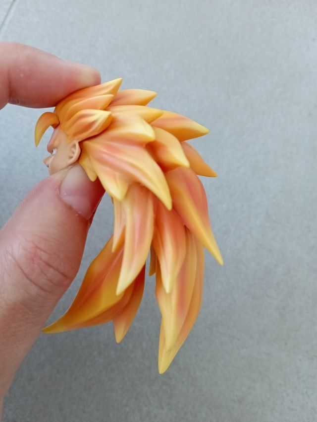 Cabezas y pelo Goku y Trunks. SH Figuarts.