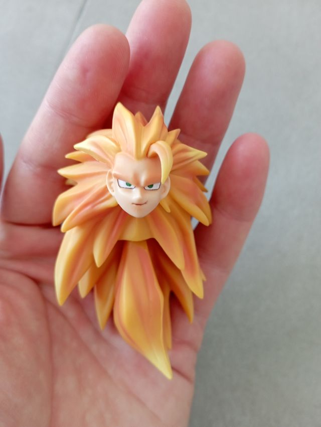 Cabezas y pelo Goku y Trunks. SH Figuarts.