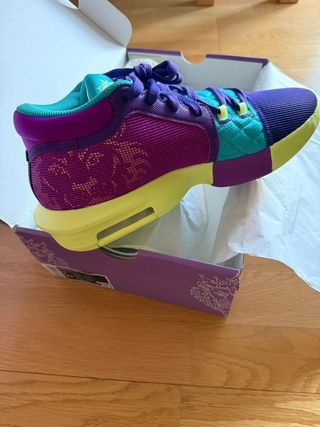 Zapatillas Nike LeBron Witness VIII - Moradas