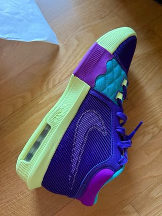 Zapatillas Nike LeBron Witness VIII - Moradas