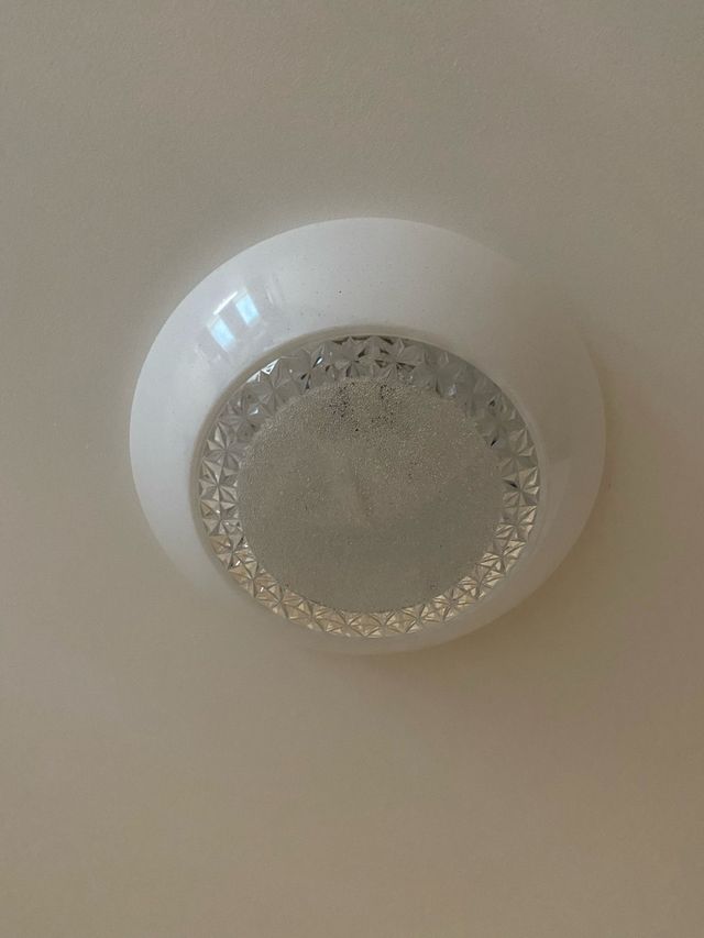 Lámpara techo blanca - Moderna
Tiene mando