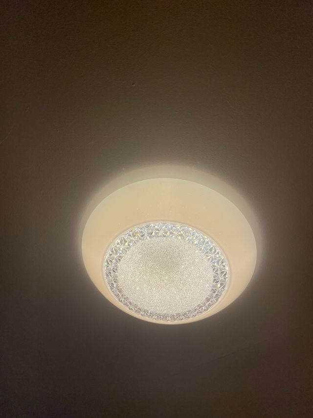 Lámpara techo blanca - Moderna
Tiene mando