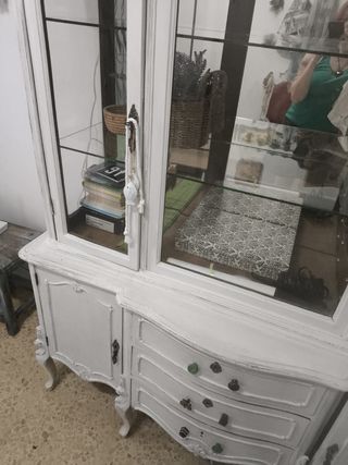 Mobile antico in legno e vetro