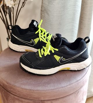 Zapatillas Nike negras y amarillas talla 38