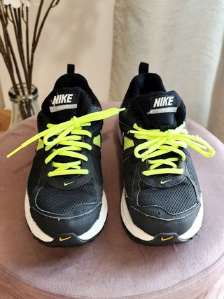 Zapatillas Nike negras y amarillas talla 38