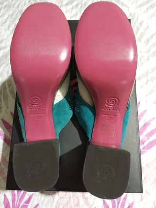 Zuecos Úrsula Mascaro tacón - color verde