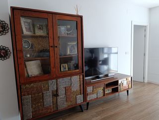 Mueble TV con vitrina vintage