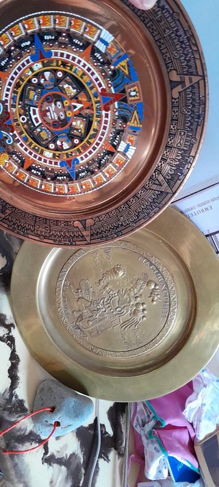 2 Platos Decorativos: Azteca & Maya