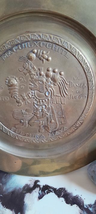 2 Platos Decorativos: Azteca & Maya