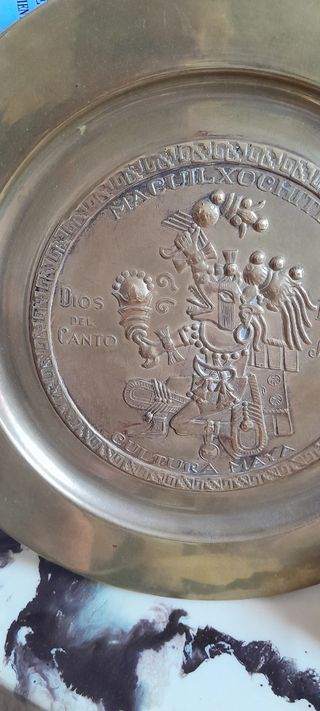 2 Platos Decorativos: Azteca & Maya