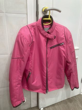 Cazadora moto rosa mujer (guantesde regalo)