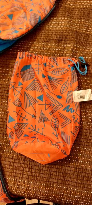 Saco dormir camping  Mide aproximadamente 65x145