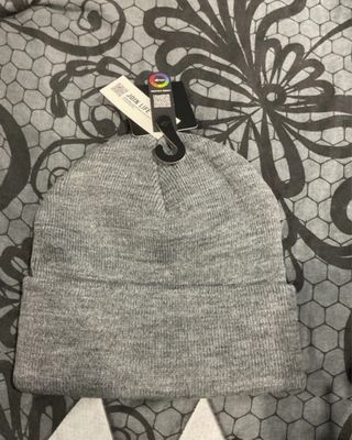 Gorro gris - nuevo