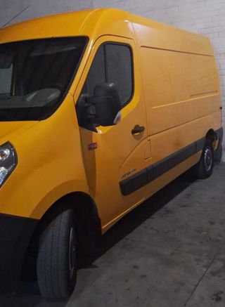Renault Master furgón amarillo