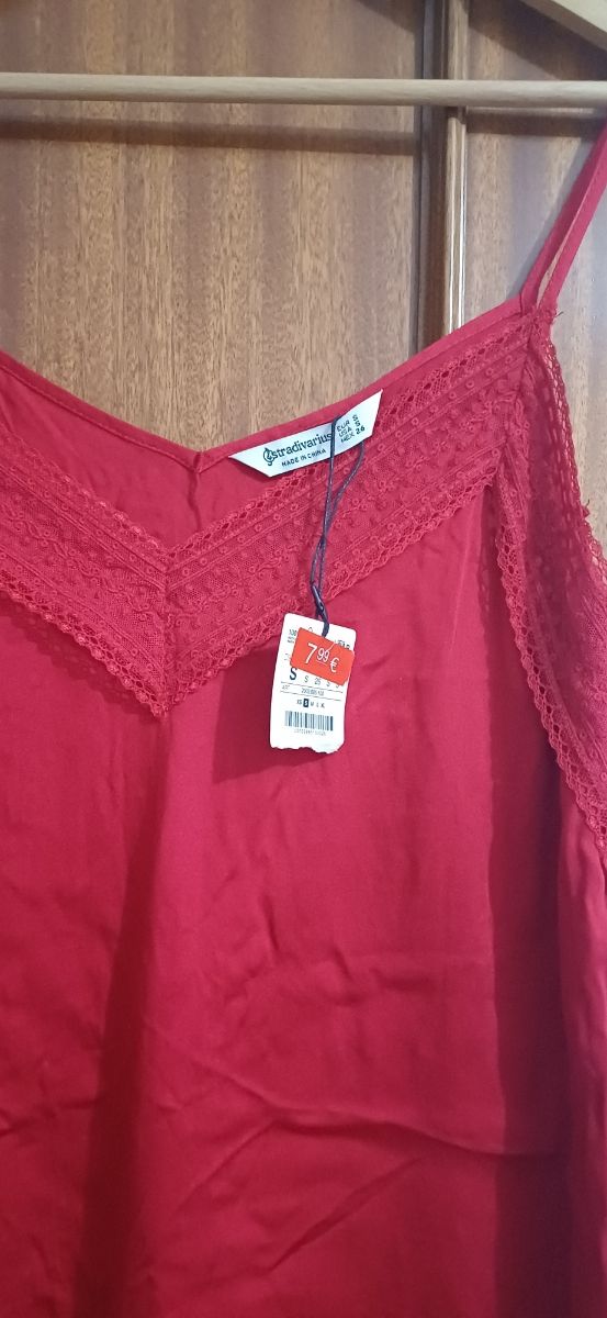 Top rojo Stradivarius talla S