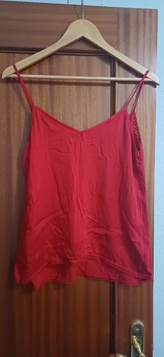 Top rojo Stradivarius talla S