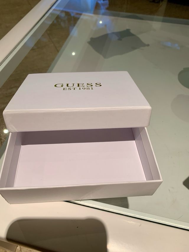 Caja Guess Est. 1981